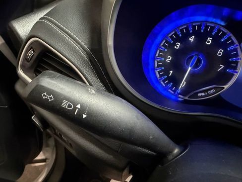 Used 2025 Chrysler Pacifica Limited FWD image 39