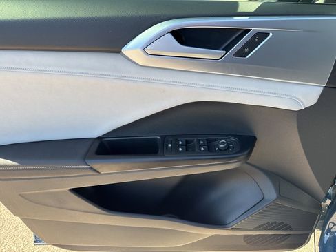 New 2026 Volkswagen Taos SE FWD image 17