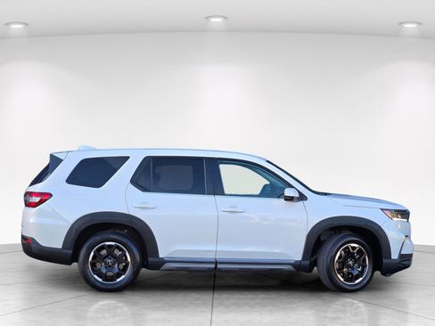 Used 2025 Honda Pilot EX-L image 3