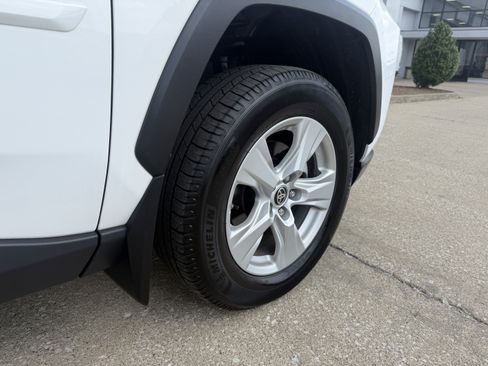 Used 2021 Toyota RAV4 LE AWD/4WD image 22