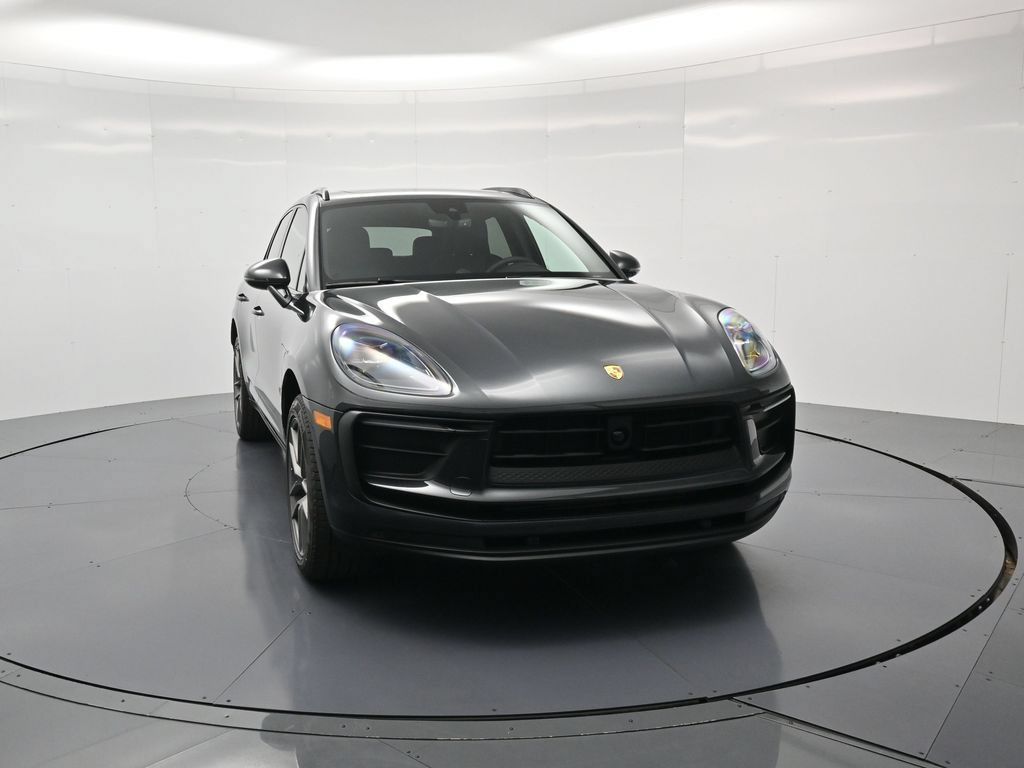 Certified 2026 Porsche Macan AWD/4WD image 33