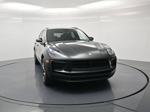 Certified 2026 Porsche Macan AWD/4WD image 33