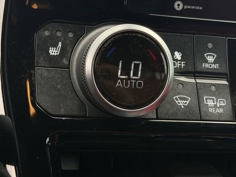 Used 2022 Toyota Highlander XSE FWD image 18