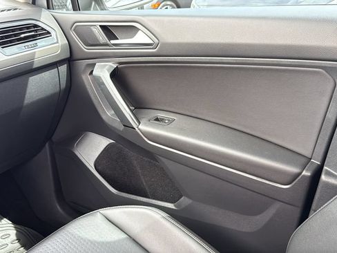 Used 2019 Volkswagen Tiguan SE FWD image 29
