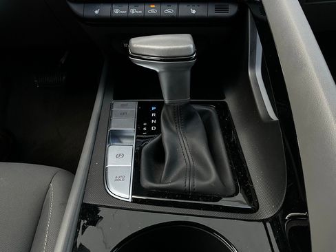 Used 2025 Hyundai Elantra SEL image 24