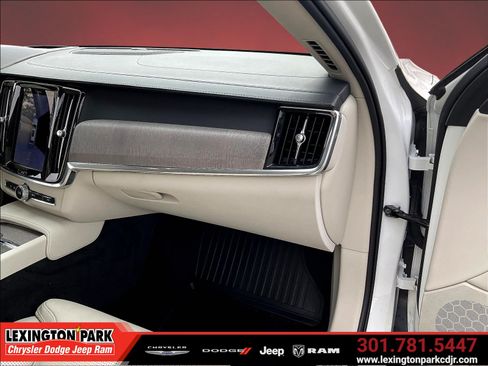 Used 2023 Volvo V90 B6 Cross Country Ultimate AWD/4WD image 25