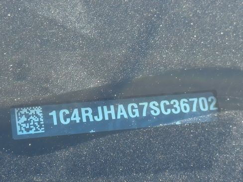 New 2025 Jeep Grand Cherokee Altitude image 28