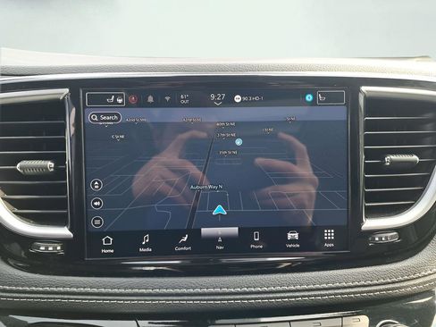 Used 2024 Chrysler Pacifica Limited FWD image 23