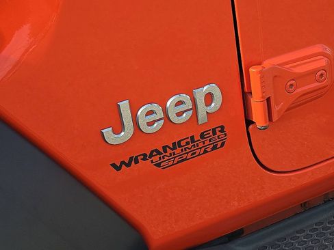 Used 2018 Jeep Wrangler Unlimited Sport S image 12