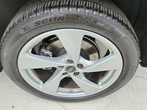 Used 2025 Audi Q5 Premium Plus w/ Premium Plus image 57