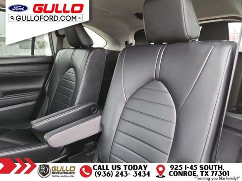 Used 2024 Toyota Highlander XLE AWD/4WD image 13