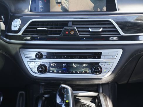 Used 2019 BMW 750i xDrive image 43