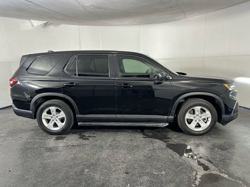 Used 2023 Honda Pilot LX image 9