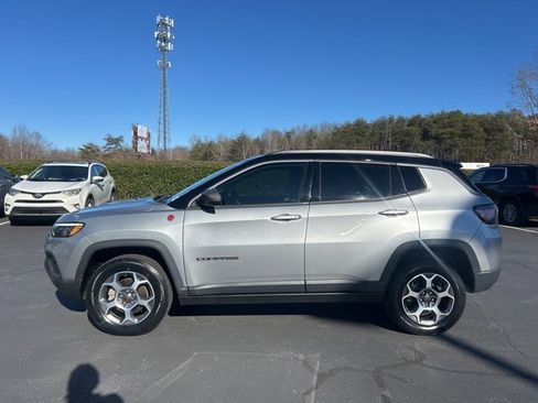 Used 2022 Jeep Compass Trailhawk w/ Trailhawk Elite Group image 10