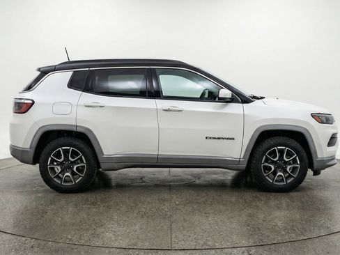 Used 2025 Jeep Compass Trailhawk AWD/4WD image 11