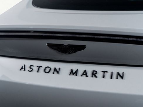 Used 2025 Aston Martin V8 Vantage Coupe image 32