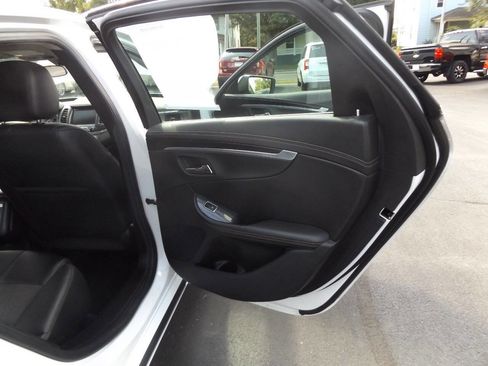 Used 2017 Chevrolet Impala LT image 27