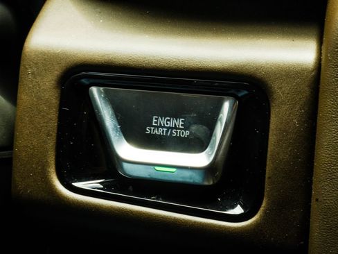 Used 2025 GMC Yukon XL Denali Ultimate AWD/4WD image 26