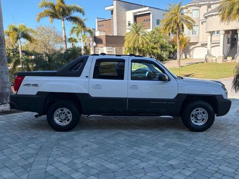 Used 2005 Chevrolet Avalanche 2500 w/ Preferred Equipment Group image 38