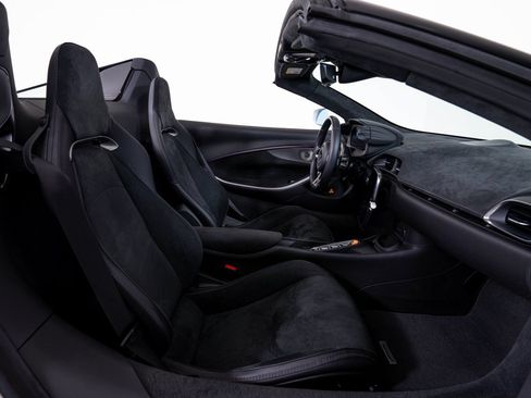 Used 2025 McLaren Artura Spider RWD image 20