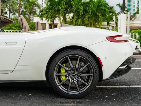 Used 2019 Aston Martin DB11 Volante image 5