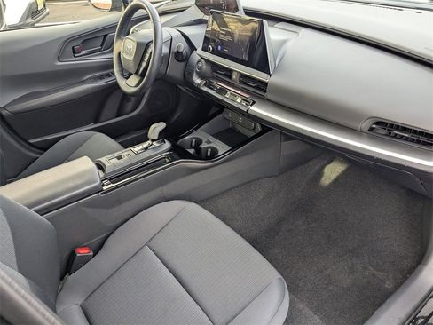 Used 2025 Toyota Prius LE image 35