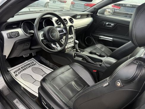 Used 2017 Ford Mustang Premium RWD image 7