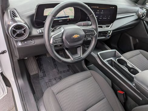 Used 2025 Chevrolet Equinox LT FWD image 16
