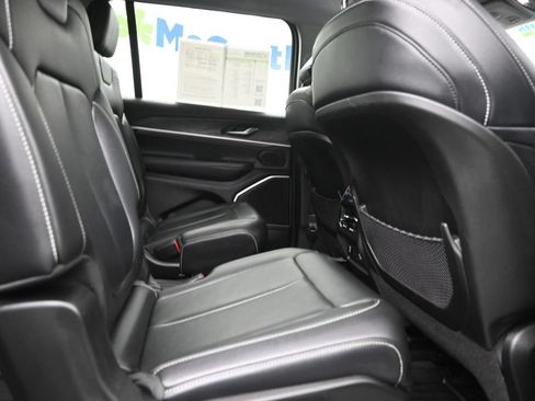 Used 2022 Jeep Grand Cherokee L Limited AWD/4WD image 10