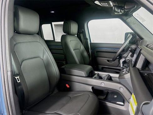 Used 2025 Land Rover Defender 110 X-Dynamic SE image 28