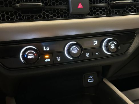 Used 2025 Honda HR-V LX image 15