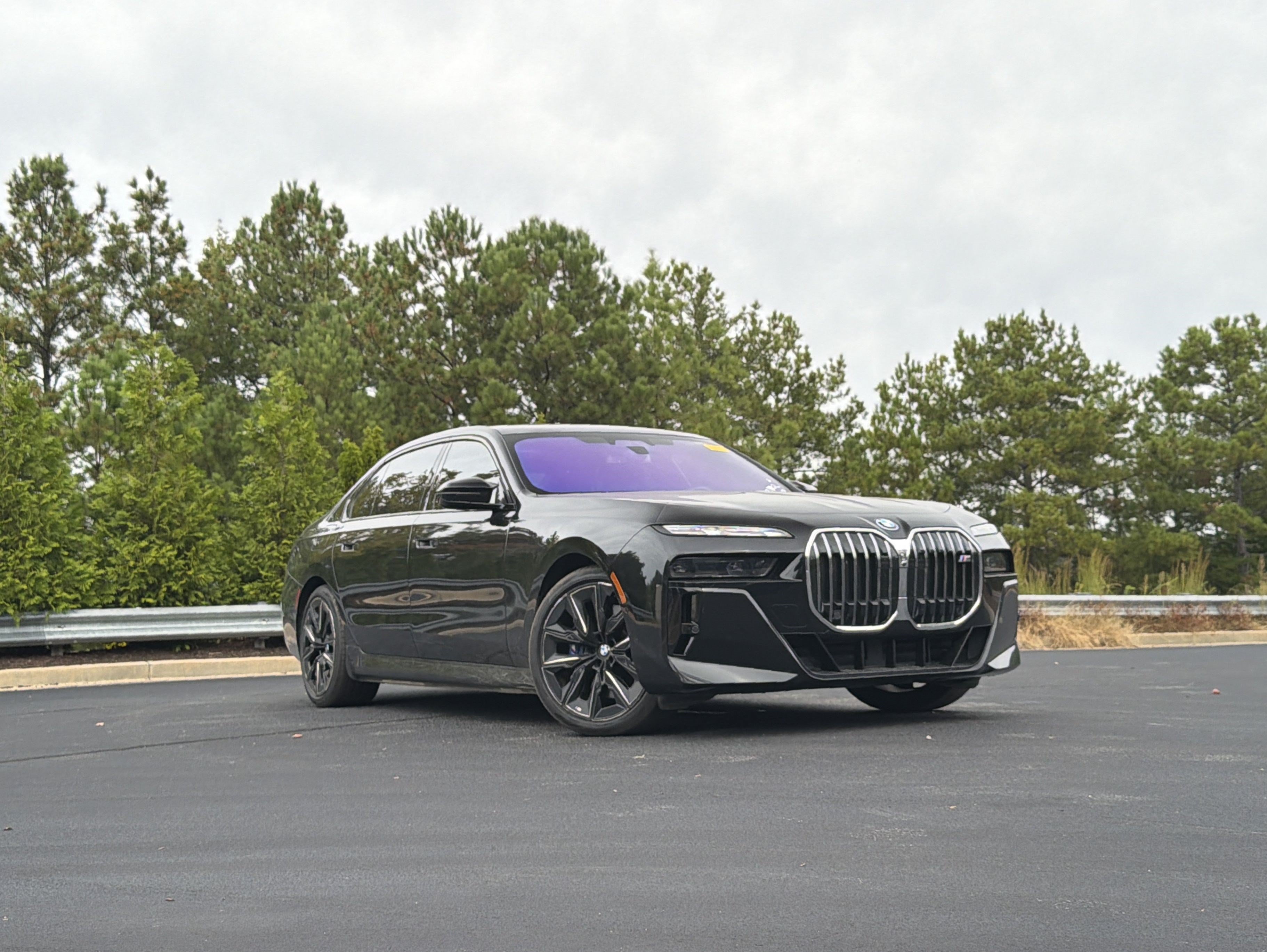 Used 2024 BMW i7 M70 AWD/4WD image 2