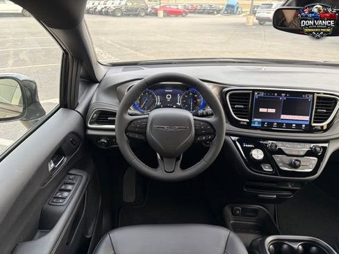 New 2026 Chrysler Pacifica Select w/ S Appearance Package image 13