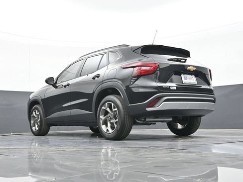 New 2026 Chevrolet Trax LT w/ Driver Confidence Package FWD image 38