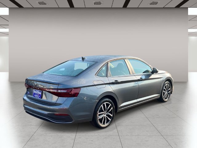 Used 2025 Volkswagen Jetta SE FWD image 3