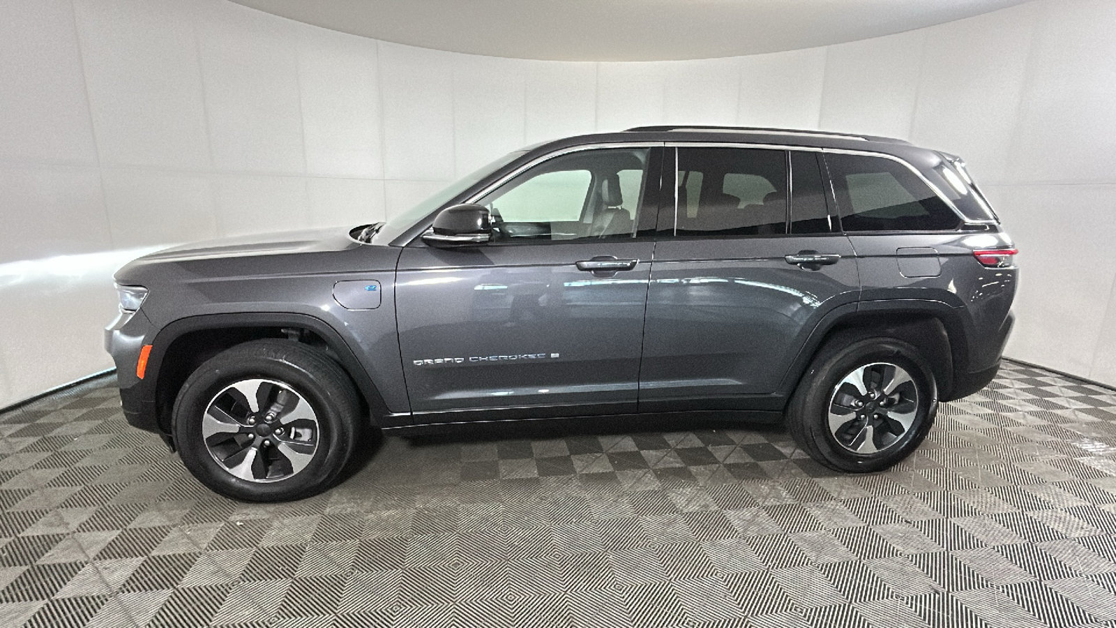 Used 2023 Jeep Grand Cherokee 4WD 4xe image 6