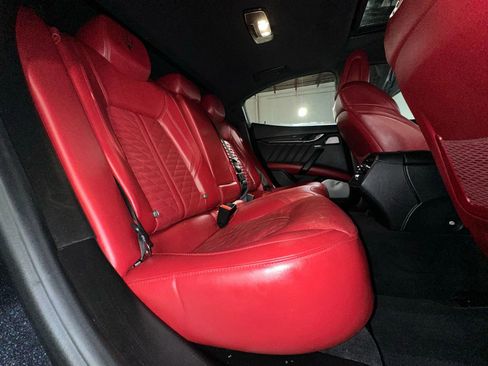 Used 2019 Maserati Ghibli GranSport image 32