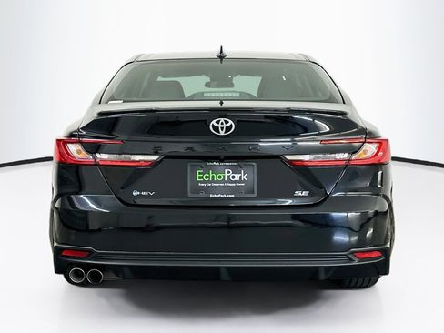 Used 2025 Toyota Camry SE FWD image 7