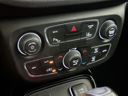 Used 2021 Jeep Compass Latitude w/ Sun and Sound Group FWD image 23