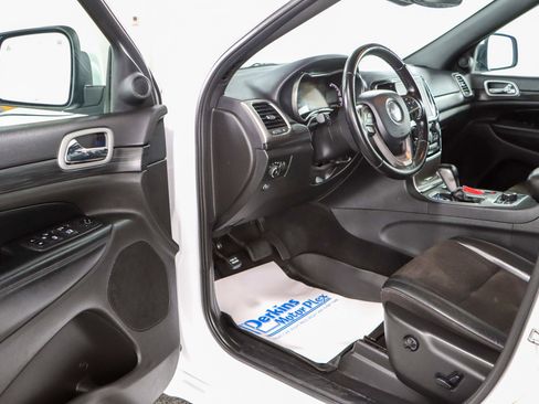 Used 2020 Jeep Grand Cherokee Altitude image 3