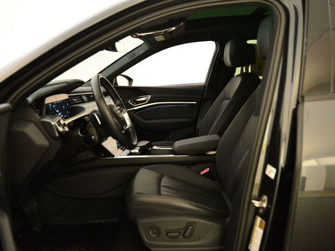 Used 2023 Audi e-tron Premium Plus w/ Premium Plus Package image 26