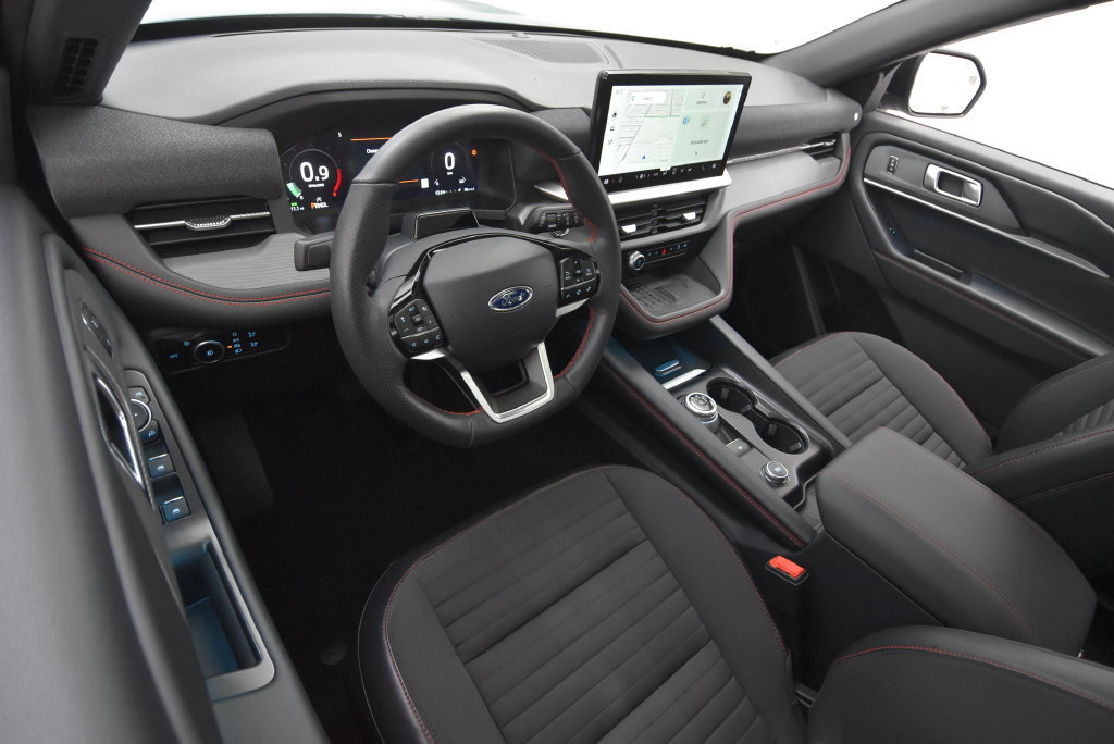 Used 2025 Ford Explorer ST-Line w/ Premium Package AWD/4WD image 33