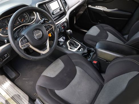Used 2015 Jeep Cherokee Sport w/ Sport Appearance Group AWD/4WD image 4