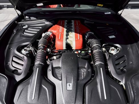 Used 2020 Ferrari GTC4Lusso V12 image 18