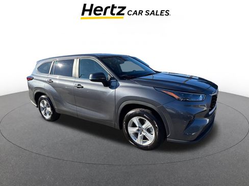 Used 2025 Toyota Highlander LE image 1