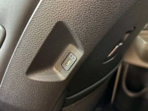 New 2026 Kia Carnival EX FWD image 37