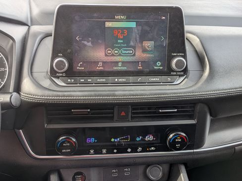 Used 2024 Nissan Rogue SV image 26