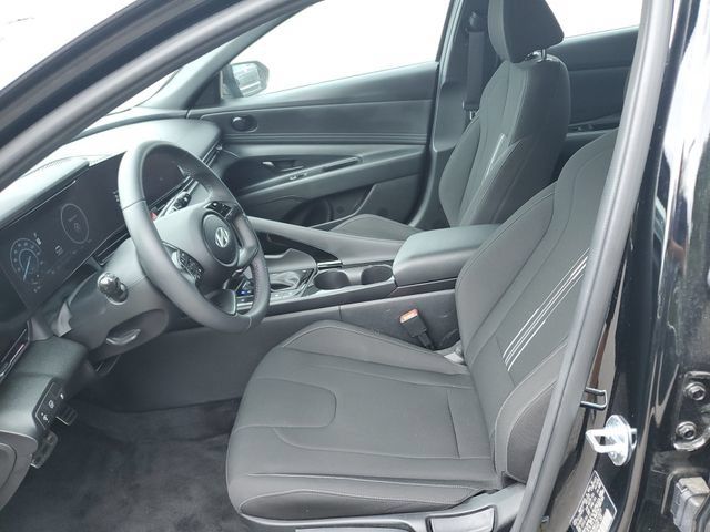 Certified 2025 Hyundai Elantra SEL FWD image 16