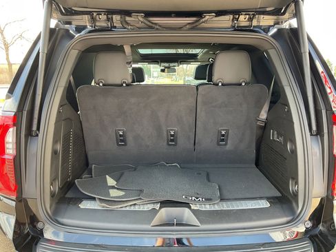 Used 2025 GMC Yukon Denali w/ Sun & Power Step Package AWD/4WD image 11