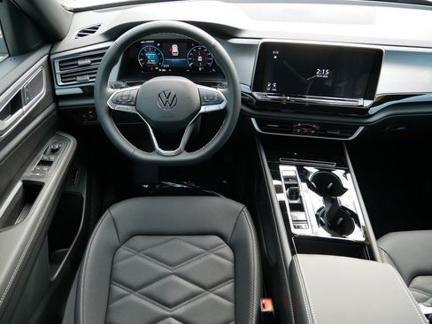 New 2026 Volkswagen Atlas Cross Sport SE image 9